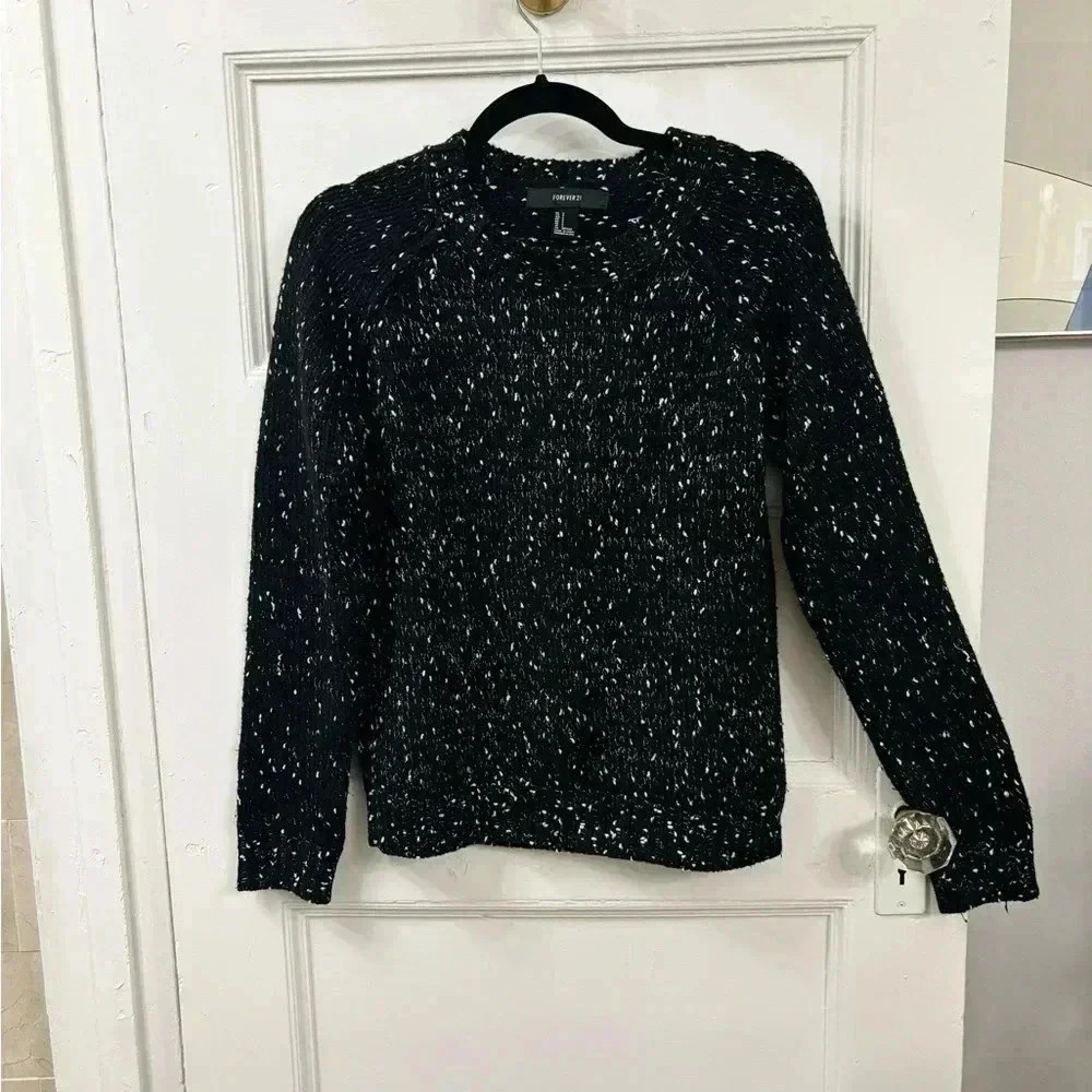 Forever 21 Spotted Black & White Crew Neck Cable Knit Pullover Sweater